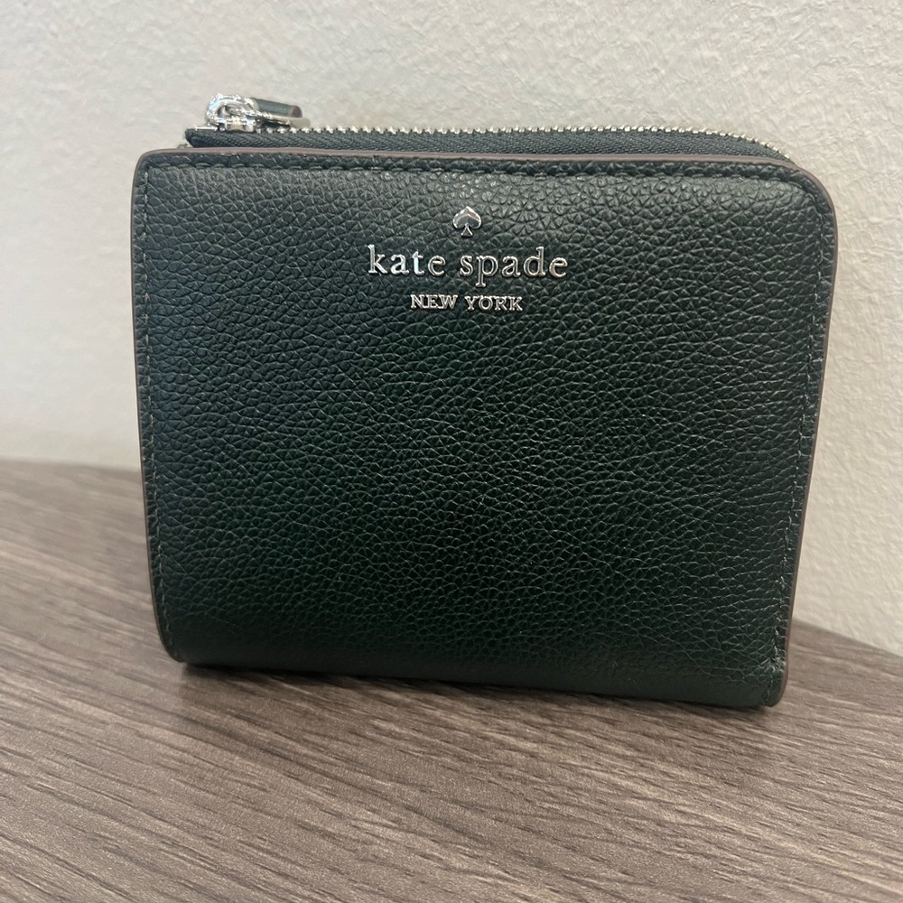 ✨ NWT - Kate Spade Leila Pebbled Leather Small L-Zip Wallet ✨ - Picture 2 of 10